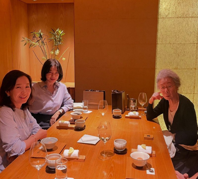 윤유선, 윤여정·최화정과 우아한 만남…밥 잘 사주는 멋진 선생님