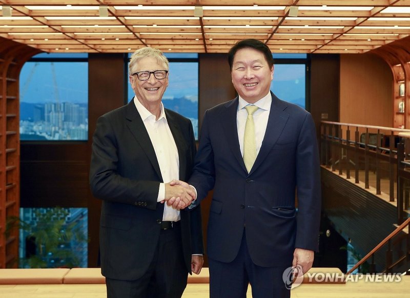 최태원 회장, 빌 게이츠 이사장과 만나 (출처=연합뉴스)