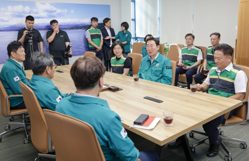 제한급수 강릉시 긴급 생수 지원. *재판매 및 DB 금지