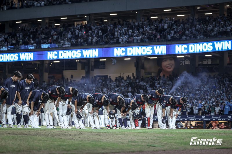 롯데 자이언츠가 22일 열린 KBO리그 창원 NC 다이노스전에서 6-7로 졌고, 11연패 수렁에 빠졌다. (롯데 자이언츠 제공)