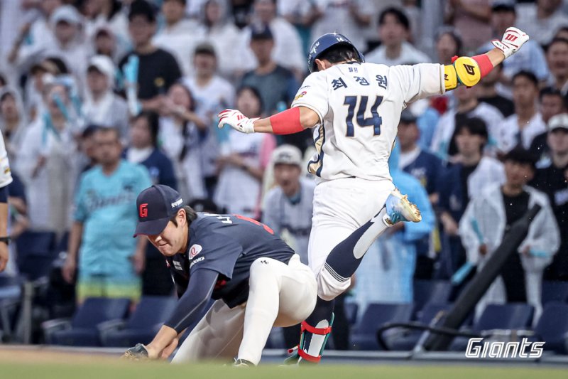 롯데 자이언츠가 22일 열린 KBO리그 창원 NC 다이노스전에서 6-7로 졌고, 11연패 수렁에 빠졌다. (롯데 자이언츠 제공)