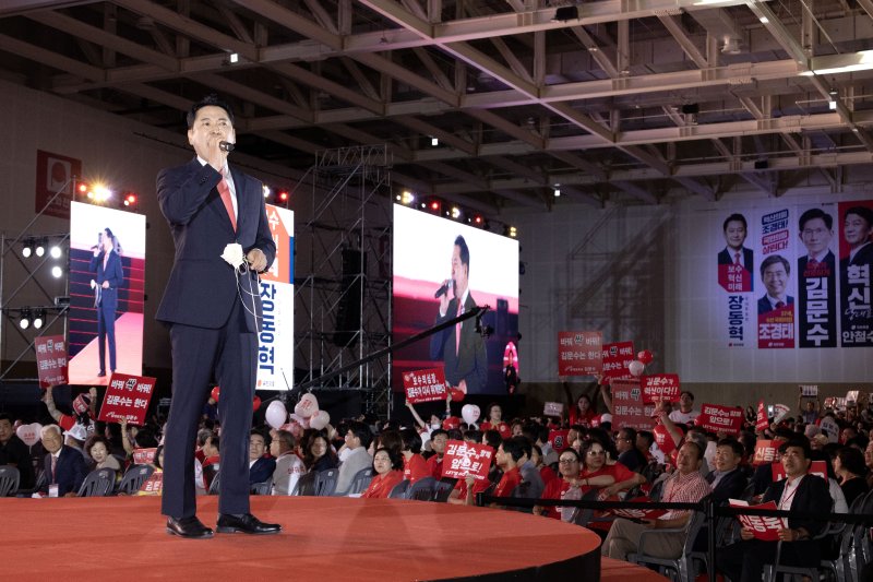 장동혁 국민의힘 당대표 후보가 22일 오후 충북 청주시 오스코에서 열린 제6차 전당대회에서 비전발표를 하고 있다. (공동취재) 2028.8.22/뉴스1 ⓒ News1 신웅수 기자