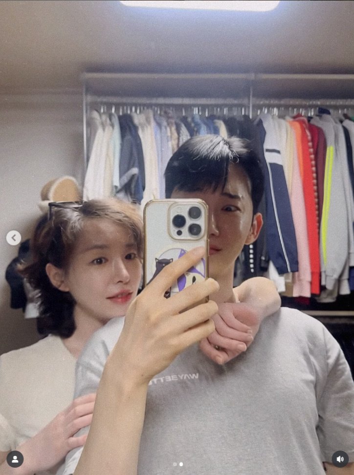 조권♥가인, 집 데이트에 백허그 인증…진짜 연인 같은 '아담 부부' [N컷]