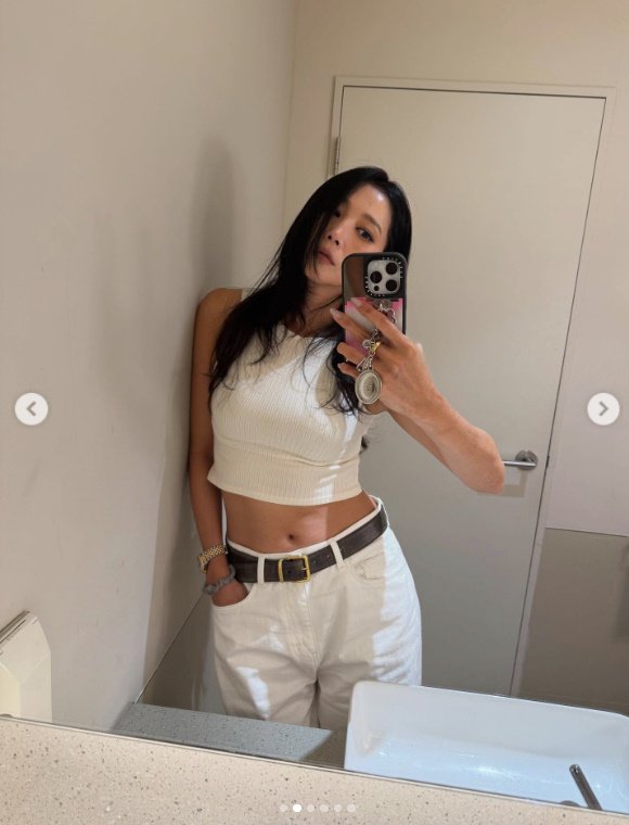 '44세' 오윤아, 탄력 있는 몸매 여전해…섹시한 복근 노출 '셀카'