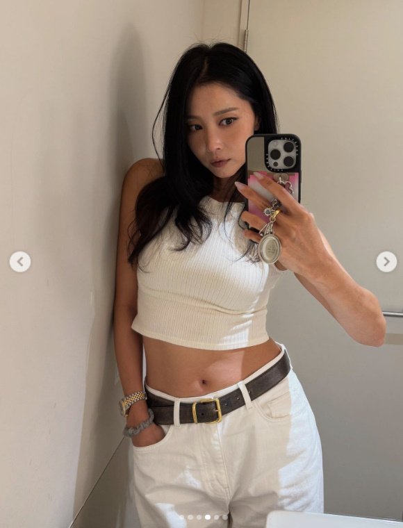 '44세' 오윤아, 탄력 있는 몸매 여전해…섹시한 복근 노출 '셀카'