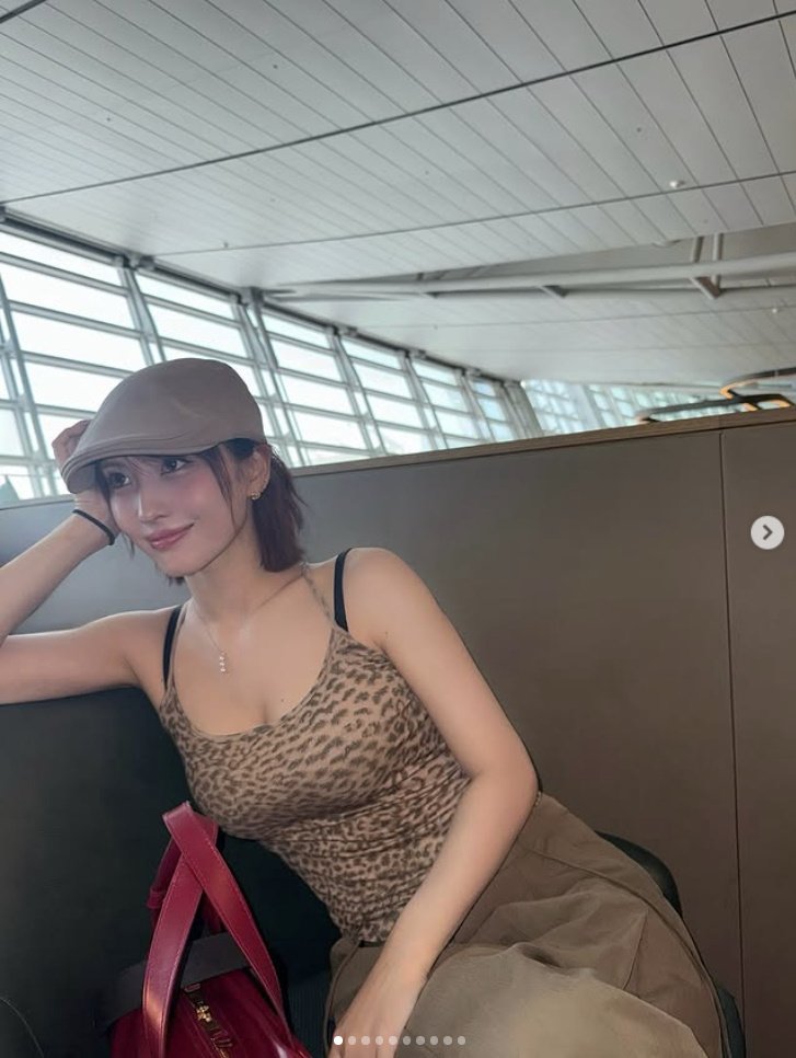 트와이스 모모, 타이트한 호피 무늬 톱 입고 볼륨 몸매 과시 [N샷]