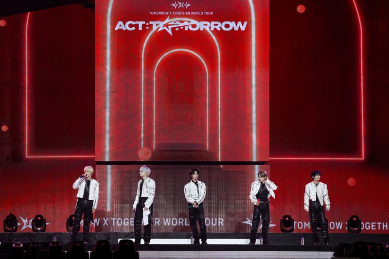 투모로우바이투게더, '세카이계' 완결…'소년 성장서사' 기승전결