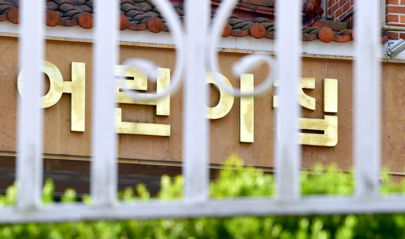 화장실 CCTV 감시하는 원장 "방금 그 행동 뭐였냐"