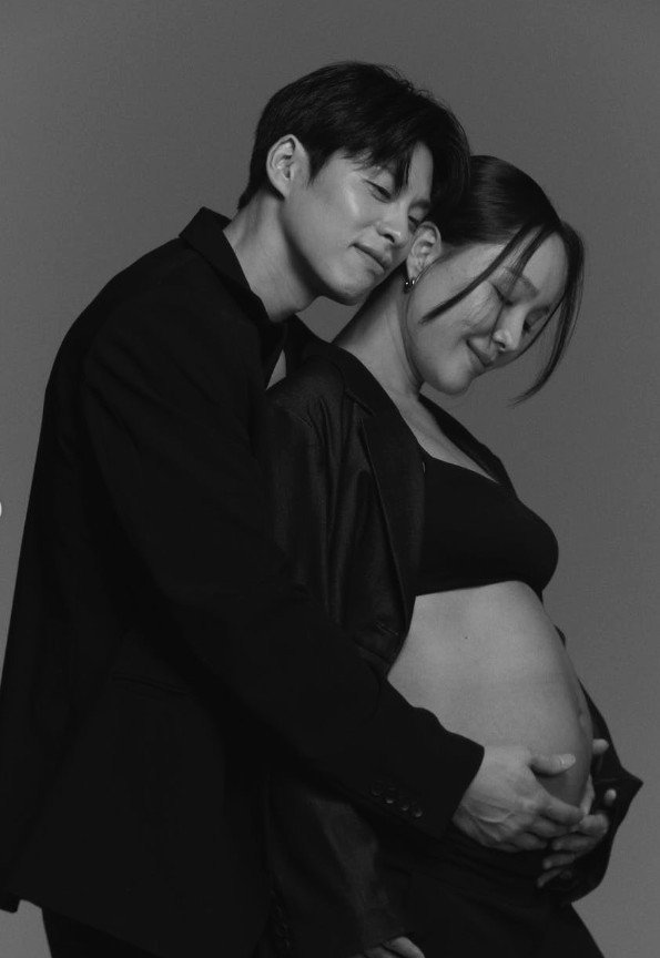 '44세' 임정희, 만삭 사진 공개…6세 연하 발레리노 훈남 남편도 함께 [N샷]