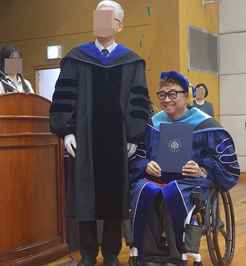 강원래, 박사 됐다…학위기·논문 공개 "이제 춤박사 강박사"