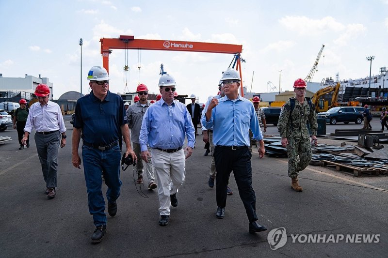 미 해군성 장관, 한화필리조선소 방문 (출처=연합뉴스)