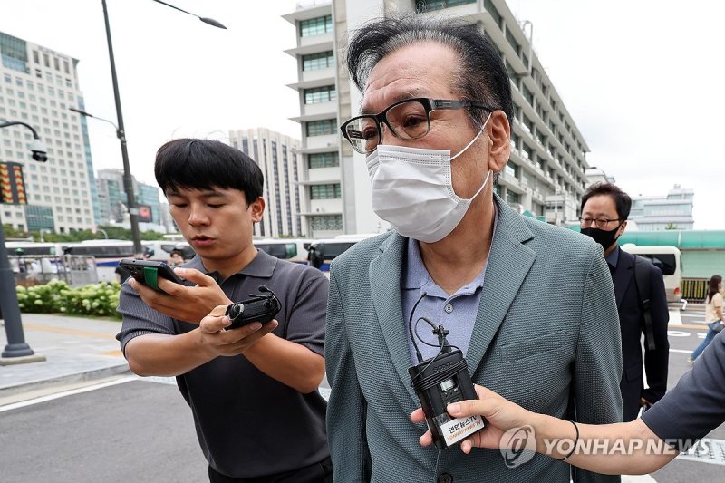 영장심사 포기하고 특검 대기하는 건진법사 전성배 씨 (출처=연합뉴스)