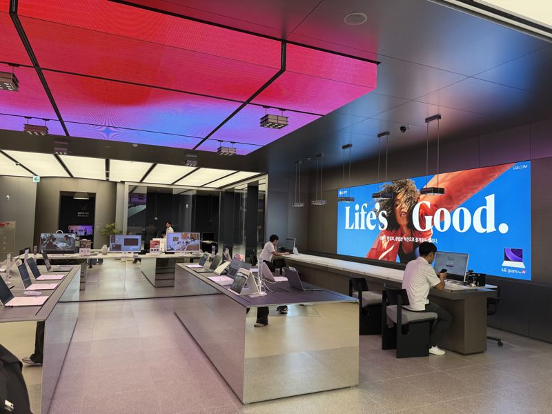 지난 22일 방문한 서울 강남구에 위치한 LG전자 플래그십 D5 2층에 정보기술(IT) 제품들이 전시돼 있다. 사진=임수빈 기자