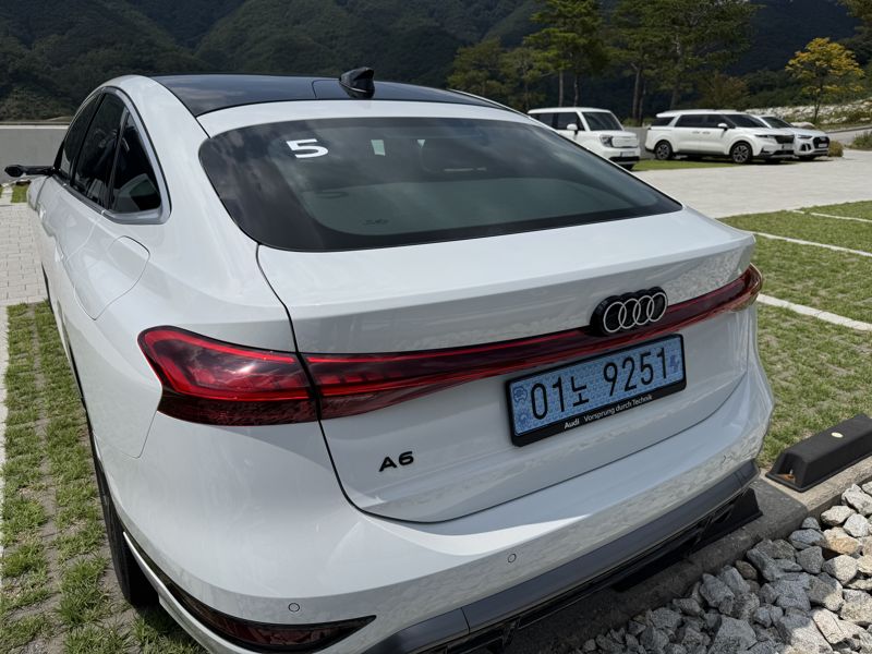 '더 뉴 아우디 A6 e-트론' 후면. 정원일 기자