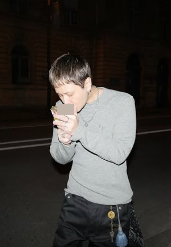 공공장소 흡연은 불법 '현아♥' 용준형, 파리서 흡연 사진 논란
