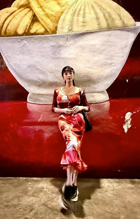 '54세' 김혜수, 비현실적 바비 인형 비주얼…송혜교도 '좋아요' [N샷]