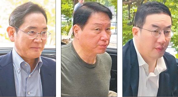 이재용 삼성전자 회장(왼쪽 첫번째 사진), 최태원 대한상공회의소 회장 겸 SK그룹 회장(가운데), 구광모 LG그룹 회장이 이재명 정부의 첫 한미 정상회담 경제사절단으로 동행하기 위해 24일 서울 강서구 서울김포비즈니스항공센터(SGBAC)를 통해 출국길에 오르고 있다. 연합뉴스