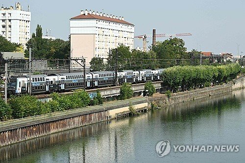 강 위로 男시신 4구가… 현지 발칵 뒤집은 사건, 동성애 혐오?