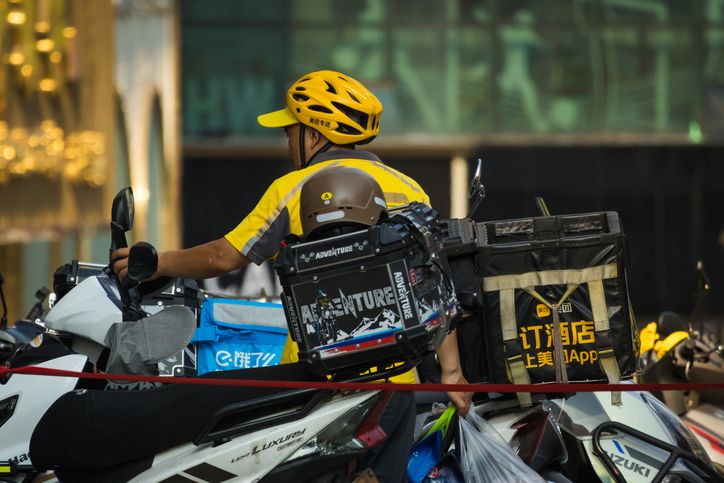 中 길가에 놓인 수상한 베개…피로 적힌 '110 625' 의미는?