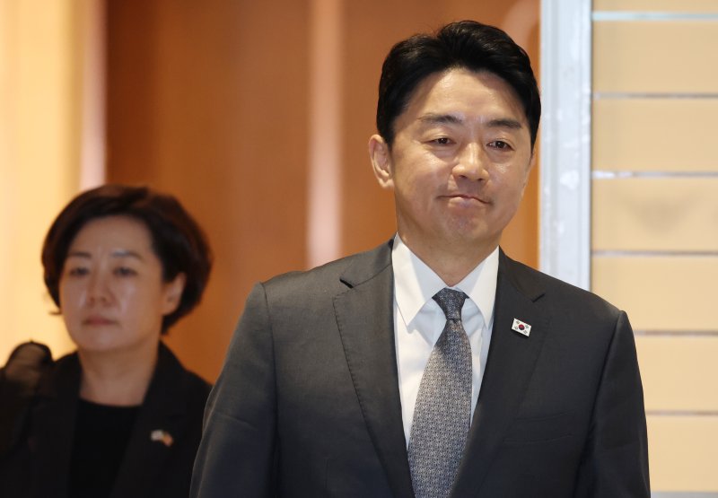 강훈식 대통령비서실 비서실장이 24일 오전 인천공항에서 한미정상회담을 위해 출국하고 있다. 2025.8.24/뉴스1 ⓒ News1 김명섭 기자