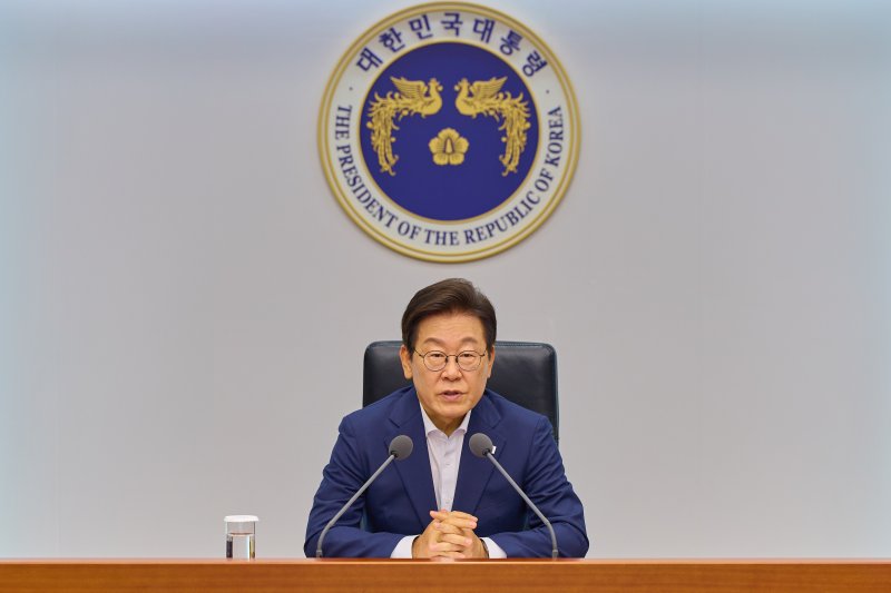 이재명 대통령이 14일 서울 용산 대통령실 청사에서 열린 제7회 수석·보좌관 회의에서 발언을 하고 있다. (대통령실 제공. 재판매 및 DB금지) 2025.8.14/뉴스1 ⓒ News1 이재명 기자