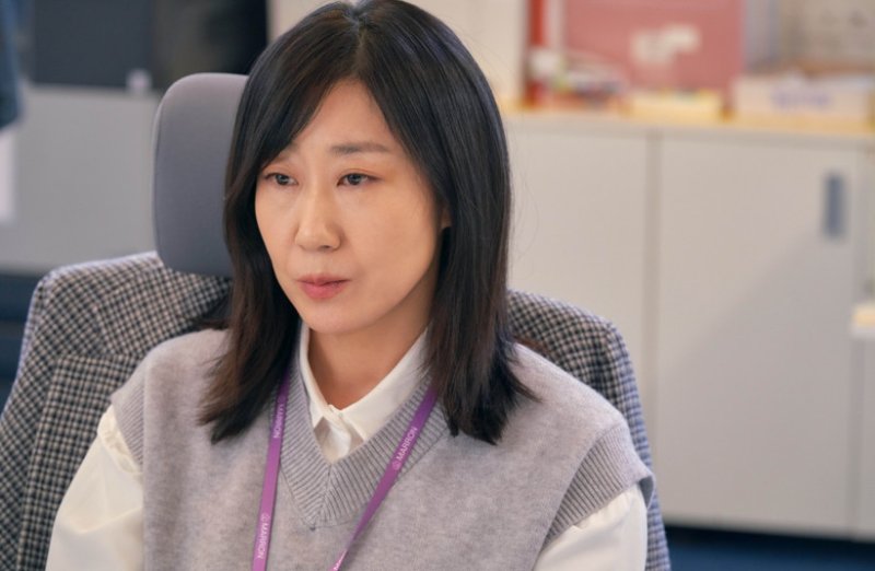 '달까지 가자' 라미란, 흙수저 직장인…회사 변기 뚫는 허드렛일까지