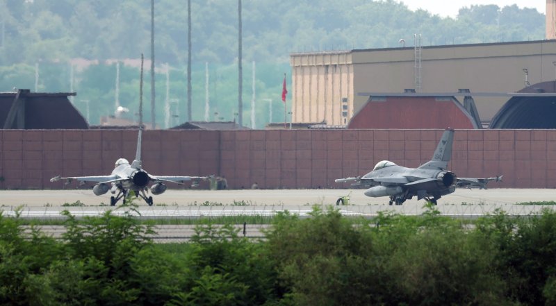 '을지 자유의 방패(UFS·을지프리덤실드) 2025년 훈련'을 실시한 18일 경기 평택시 주한미군 오산공군기지에서 F-16 전투기가 이륙 준비를하고 있다. 2025.8.18/뉴스1 ⓒ News1 김영운 기자