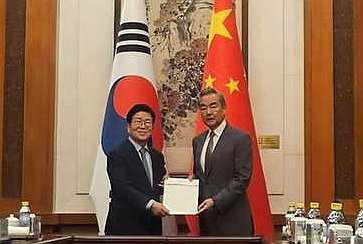 친서 전달한 박병석 특사단장 (출처=연합뉴스)