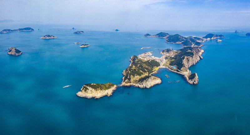 제주시 추자면 추자도 전경. 추자도의 대표 수산물인 참조기와 참굴비를 내세운 '제18회 추자도 참굴비 대축제'가 10월 2일부터 4일까지 사흘간 추자면 문화공연장과 추자도 일원에서 열린다. 참조기 경매와 굴비 만들기, 맨손고기잡이, 가족 낚시대회 등 섬의 수산문화를 체험하는 프로그램이 마련된다. 사진=뉴시스