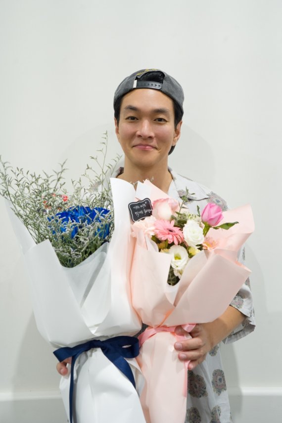 이규한, 연극 '나의 아저씨' 첫 공연 성료…'명품 열연'