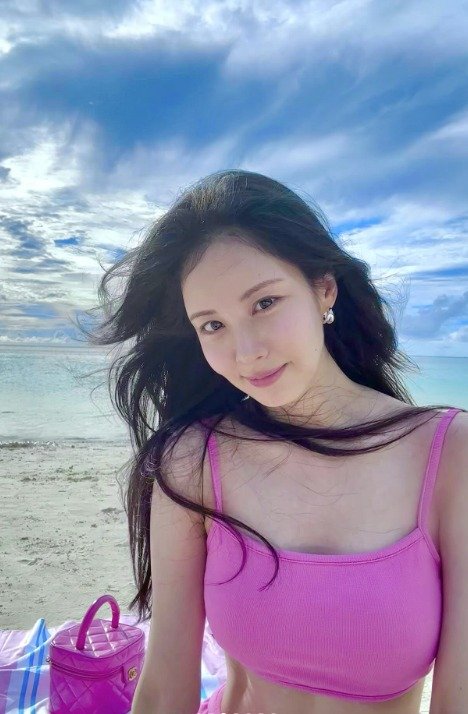 서현, 핫핑크 비키니로 뽐낸 글래머 몸매…소시 막내의 반전 매력