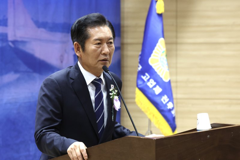 [서울=뉴시스] 김명년 기자 = 정청래 더불어민주당 대표가 25일 오후 서울 여의도 국회 의원회관에서 열린 제3회 고엽제 국회학술세미나에서 축사하고 있다. 2025.08.25. kmn@newsis.com