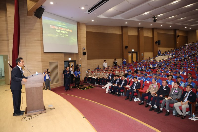 [서울=뉴시스] 김명년 기자 = 정청래 더불어민주당 대표가 25일 오후 서울 여의도 국회 의원회관에서 열린 제3회 고엽제 국회학술세미나에서 축사하고 있다. 2025.08.25. kmn@newsis.com