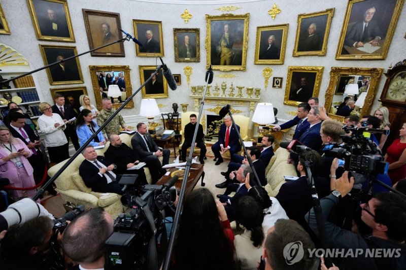 집무실(오벌 오피스)서 회담하는 모습 (출처=연합뉴스)