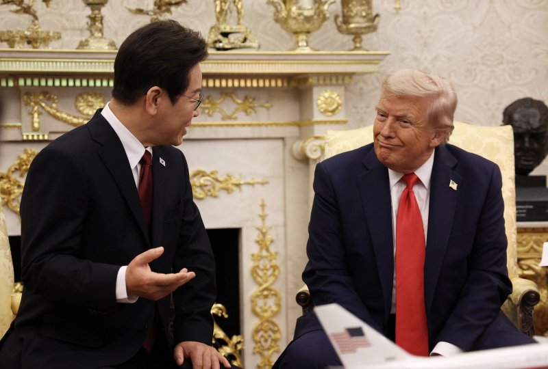 [워싱턴=뉴시스] 고범준 기자 = 이재명 대통령과 도널드 트럼프 미국 대통령이 25일(현지 시간) 미국 워싱턴DC 백악관에서 한미 정상회담을 하고 있다. 2025.08.26. bjko@newsis.com