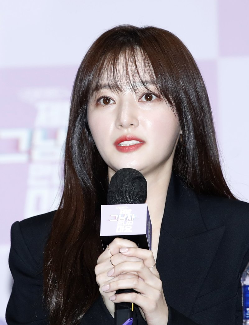 '송하윤 학폭' 주장 A 씨 100억원대 손해배상 청구…정신적 고통