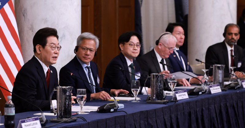 [워싱턴=뉴시스] 고범준 기자 = 이재명 대통령이 25일(현지 시간) 미국 워싱턴DC 윌라드 호텔에서 열린 한미 비즈니스 라운드테이블에서 발언하고 있다. (공동취재) 2025.08.26. bjko@newsis.com