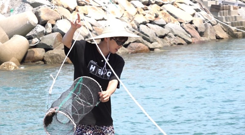 몸빼바지 입고 밀짚모자 쓴 임영웅…섬총각 완벽 변신 [N컷]