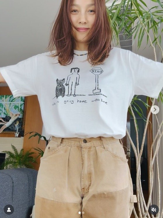 46세 이효리, 강아지 티셔츠 입고 뽐낸 동안 미모 [N샷]