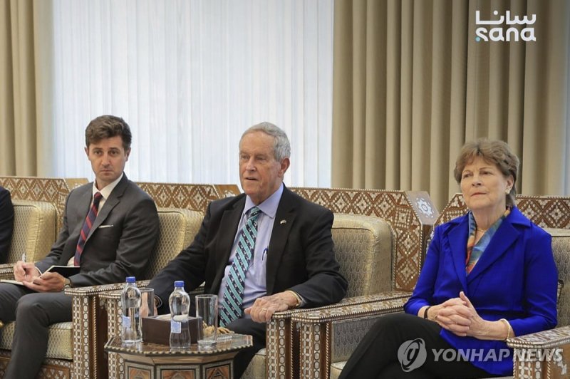 조 윌슨 공화당 하원의원(가운데).연합뉴스