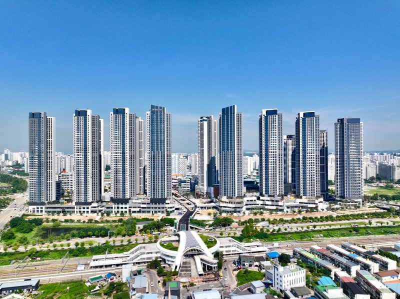 스타필드 품은 '힐스테이트 더 운정'... "이제 마트 카트 끌고 편하게 집 ...