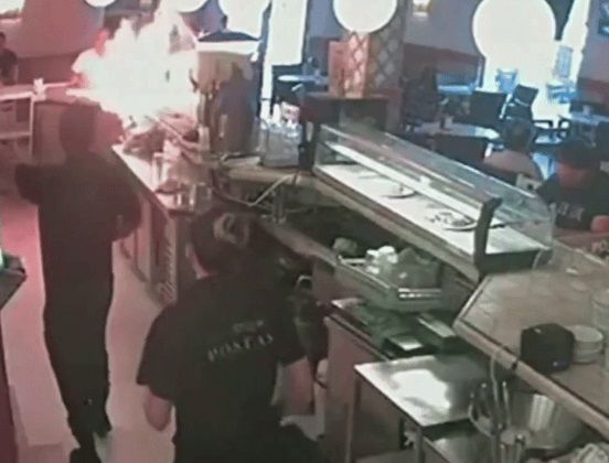 '왜 소스 안줘!'…분노 참지 못한 50대男, 카페에 불 질렀다