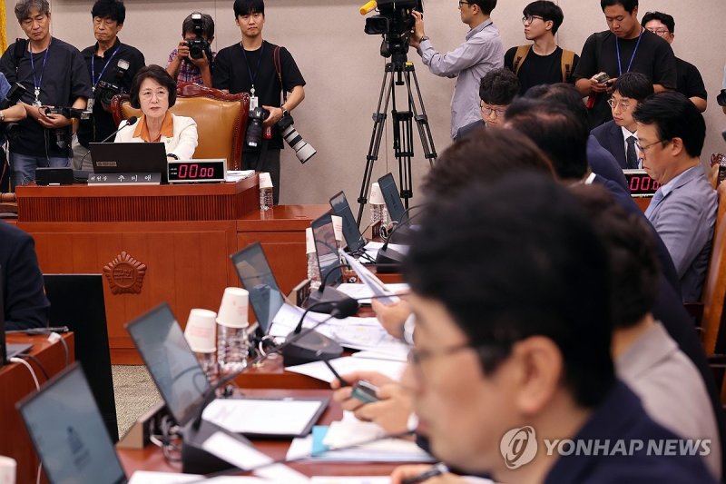 발언하는 추미애 위원장 (출처=연합뉴스)