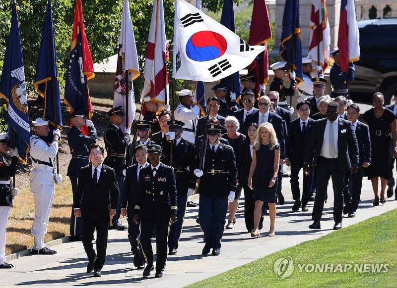 이재명 대통령, 알링턴 국립묘지 참배 (출처=연합뉴스)