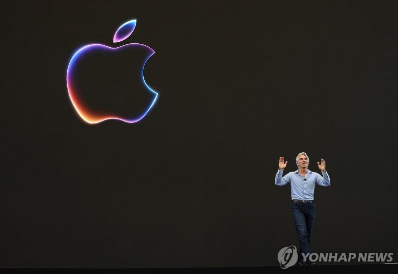 AI서 밀리고 관세에 치이던 애플…아이폰17로 돌파구 찾나 (출처=연합뉴스)