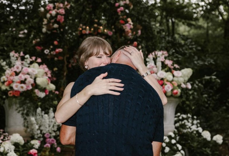 [뉴스1 PICK]테일러 스위프트, 풋볼선수 켈시와 약혼...트럼프도 "행운 가득하길"