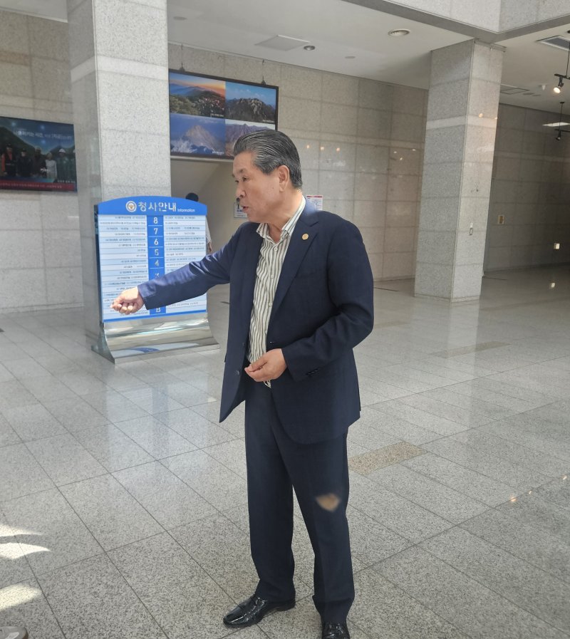 '충북지사 돈봉투 의혹' 회장 600만원 인출한 건… 해명이