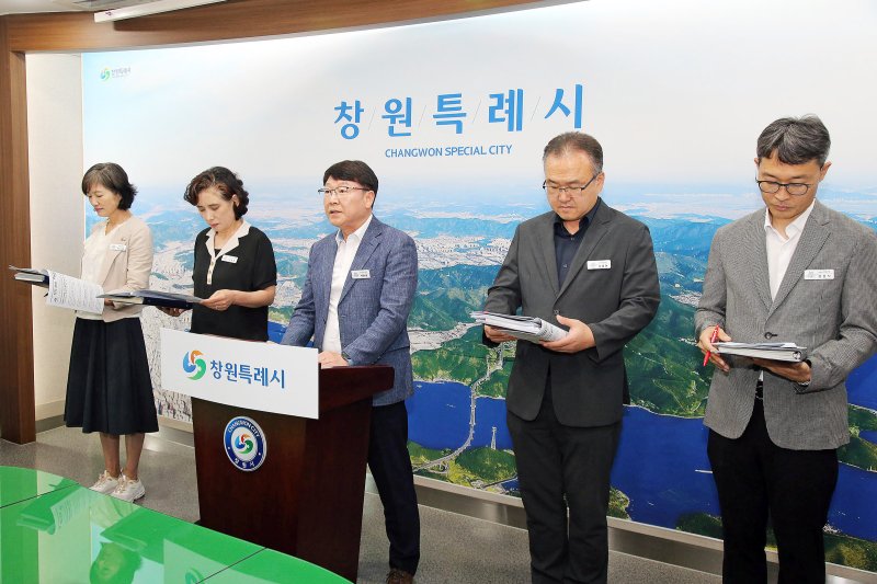 [창원=뉴시스] 서호관 경남 창원시 마산합포구청장이 27일 시청 프레스센터에서 브리핑을 하고 있다. (사진=창원시 제공) 2025.08.27. photo@newsis.com *재판매 및 DB 금지