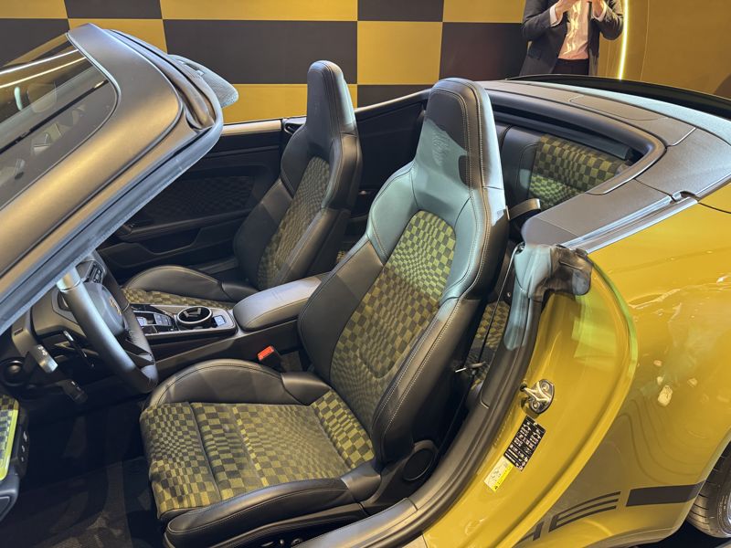 포르쉐 신형 911 스피릿 70 내부. 정원일 기자