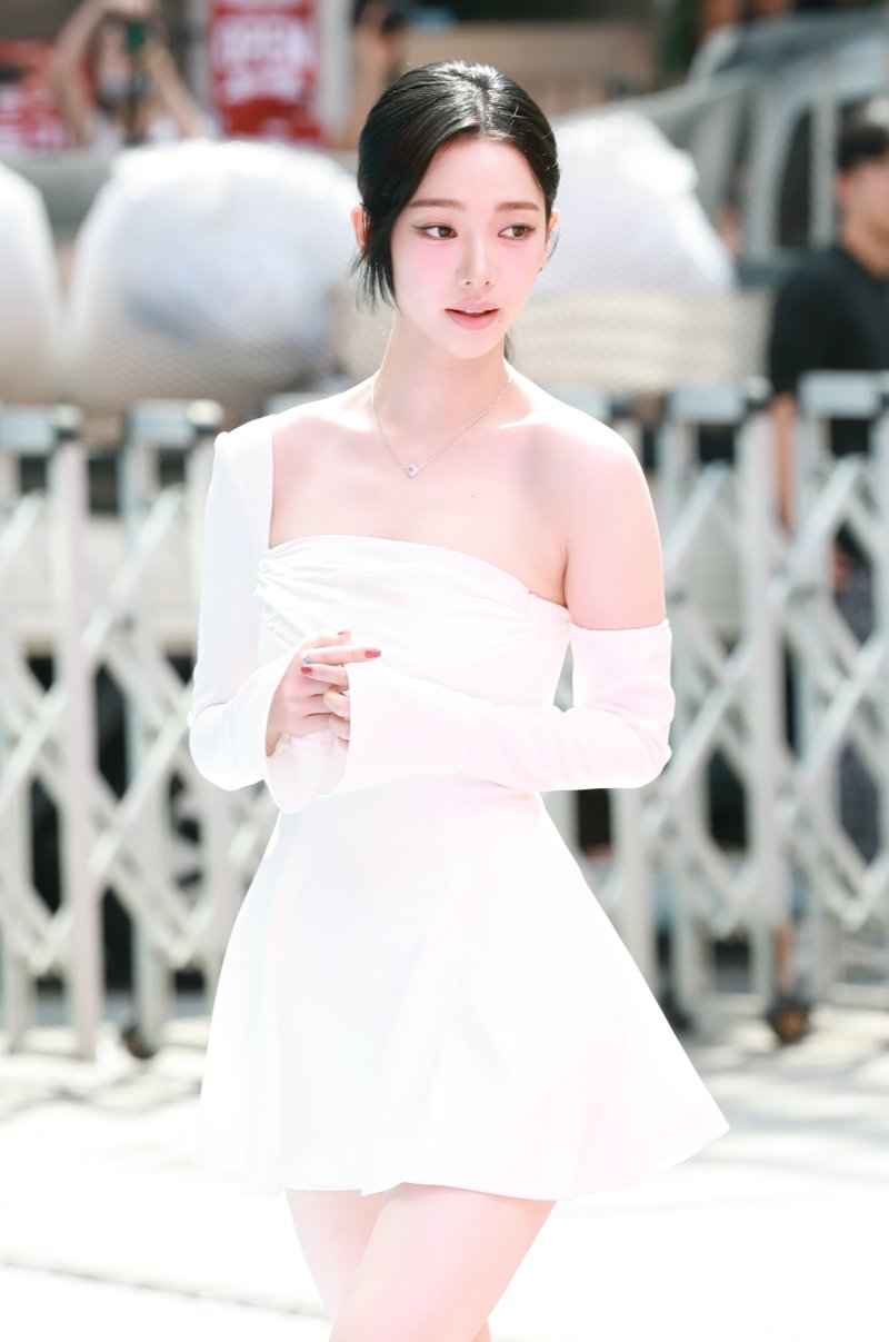 [뉴스1 ★]에스파 카리나, 햇살 담은 여신